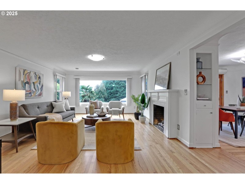 Living Room/Dining Room