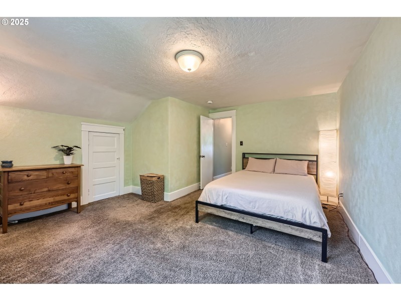 Bedroom, Primary