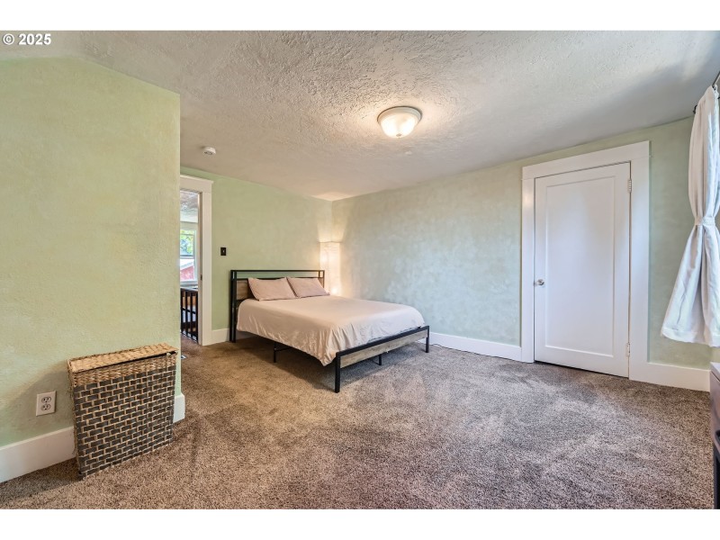 Bedroom, Primary
