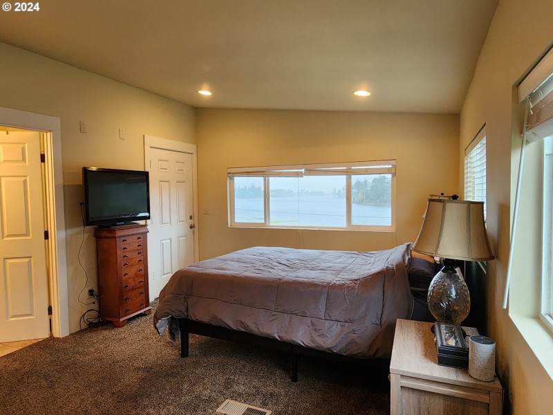 Bedroom, Primary