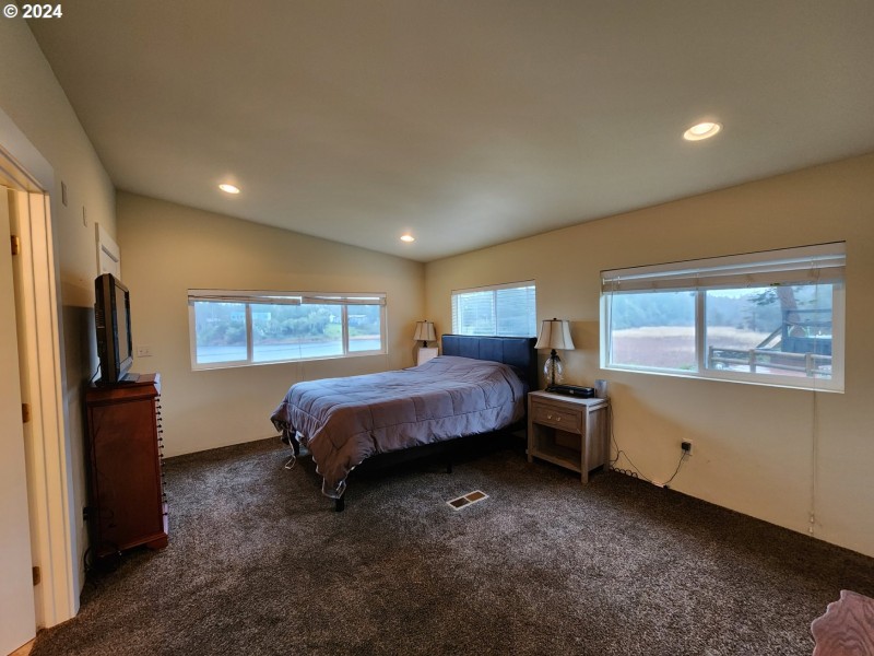 Bedroom, Primary