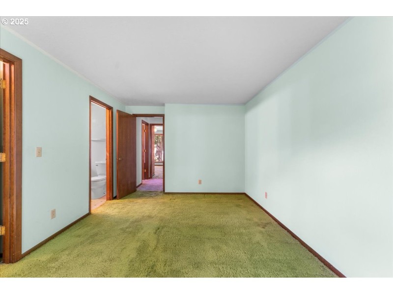 Bedroom, Primary