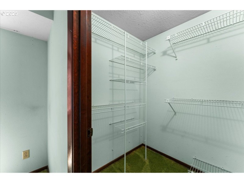 Bedroom, Primary