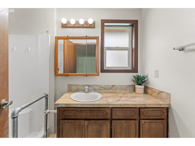 Bathroom, Attached