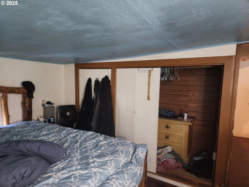 Bedroom, Primary