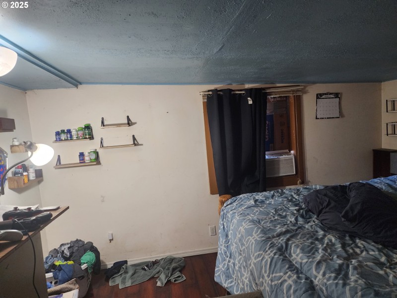 Bedroom, Primary