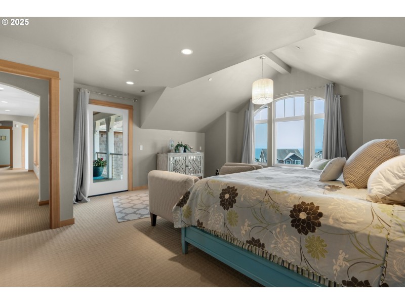 Bedroom, Primary