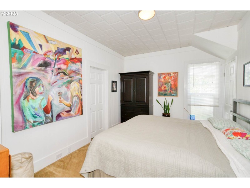 Bedroom, Primary