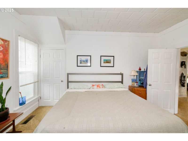 Bedroom, Primary