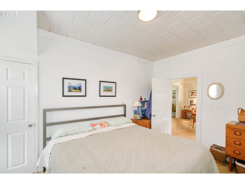 Bedroom, Primary