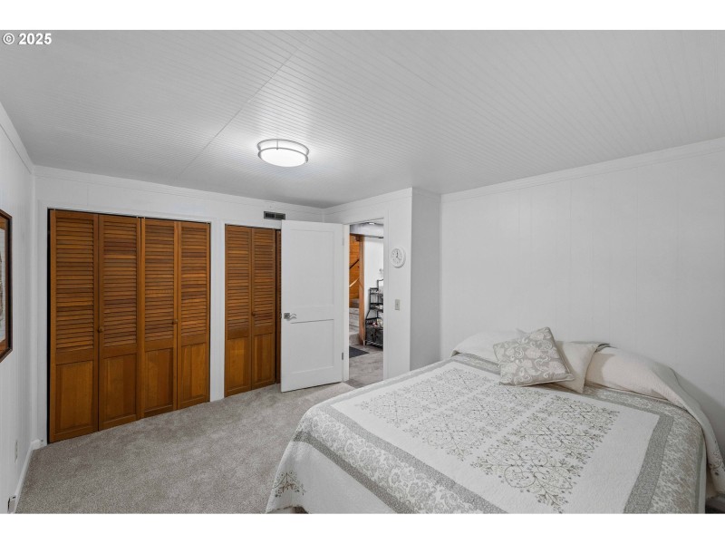 Bedroom, Primary