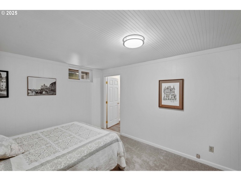 Bedroom, Primary