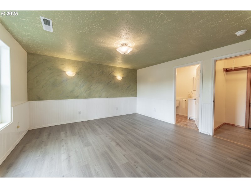 Bedroom, Primary