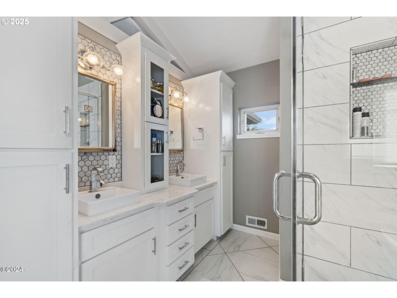 Bathroom, Attached