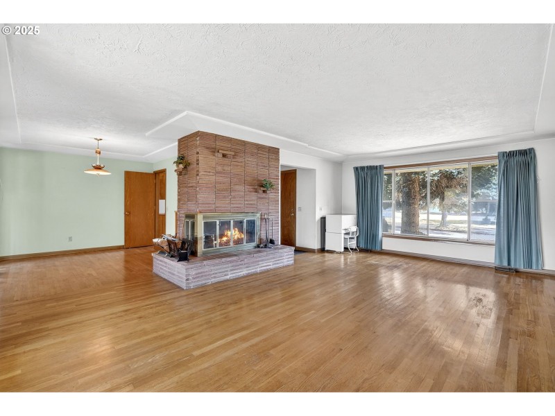 Living Room/Dining Room