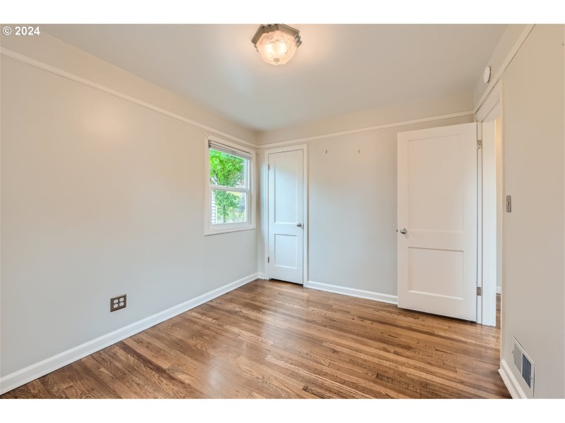 Bedroom, Primary