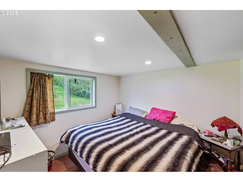 Bedroom, Primary