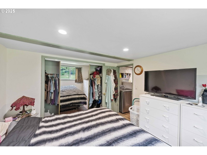 Bedroom, Primary