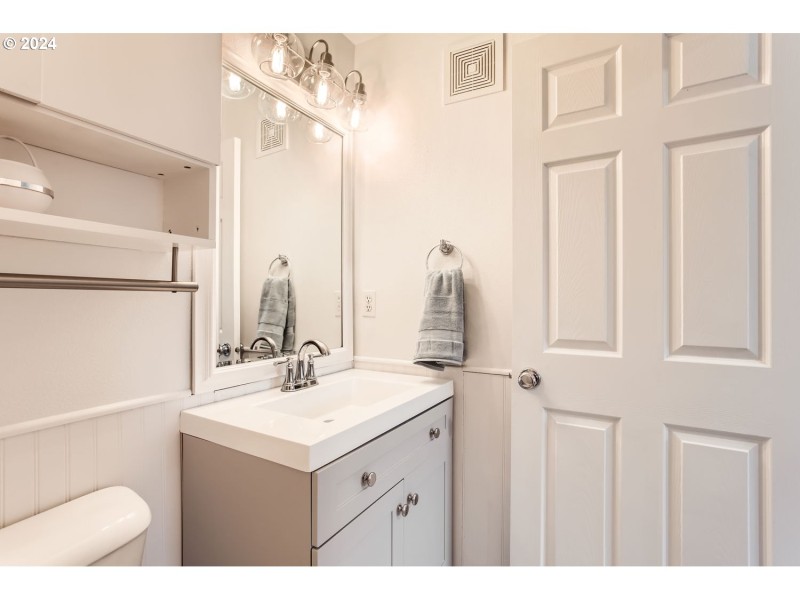 Bathroom, Attached