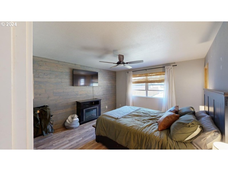 Bedroom, Primary