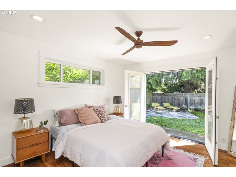 Bedroom, Primary