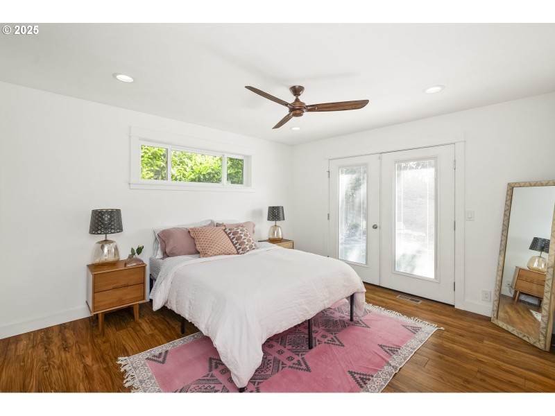 Bedroom, Primary