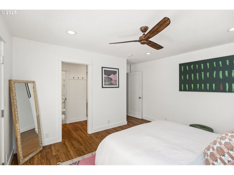 Bedroom, Primary