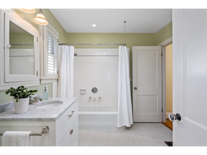 Bathroom, Attached