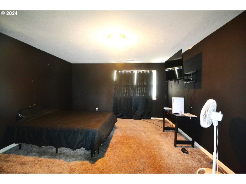 Bedroom, Primary