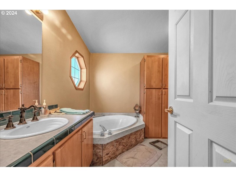 Bathroom, Attached