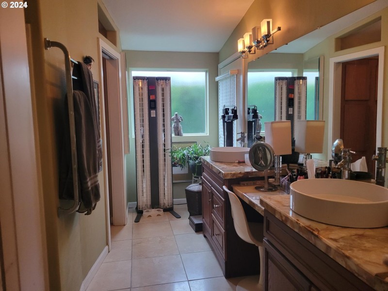 Owner's Suite Bathroom
