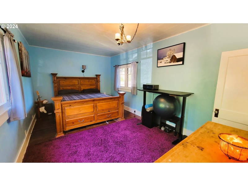 Bedroom, Primary