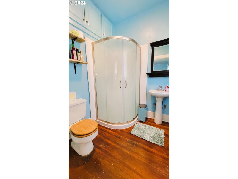Bathroom, Attached