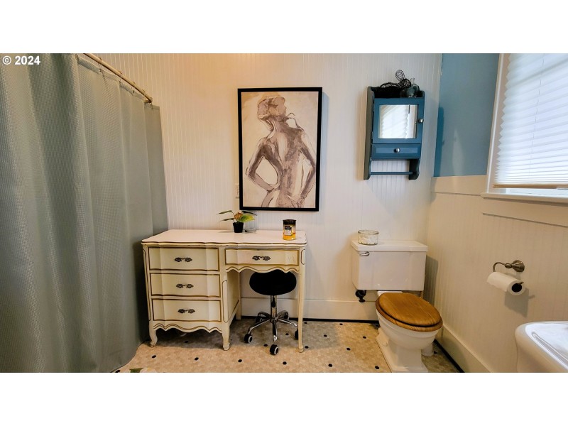 Bathroom, Attached