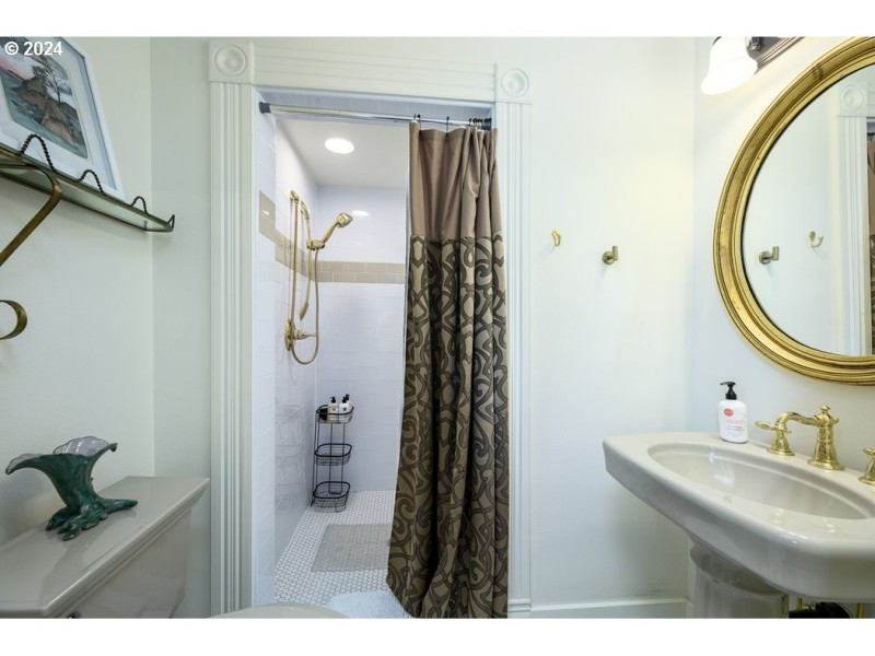 Bathroom, Attached