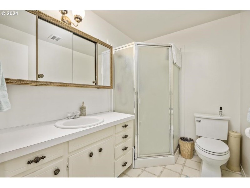 Bathroom, Attached