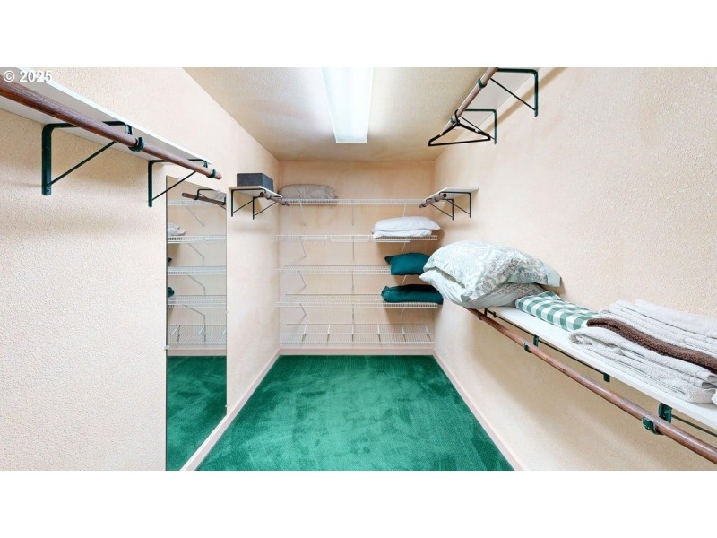 Bedroom, Primary