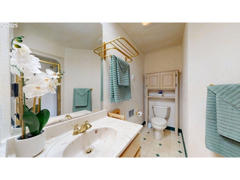 Bathroom, Attached