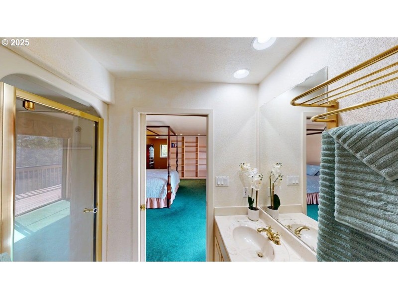 Bathroom, Attached