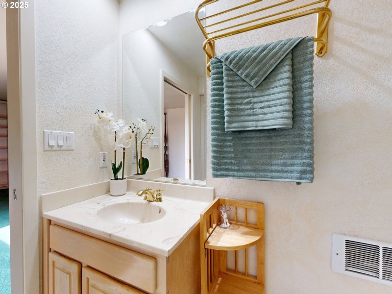 Bathroom, Attached