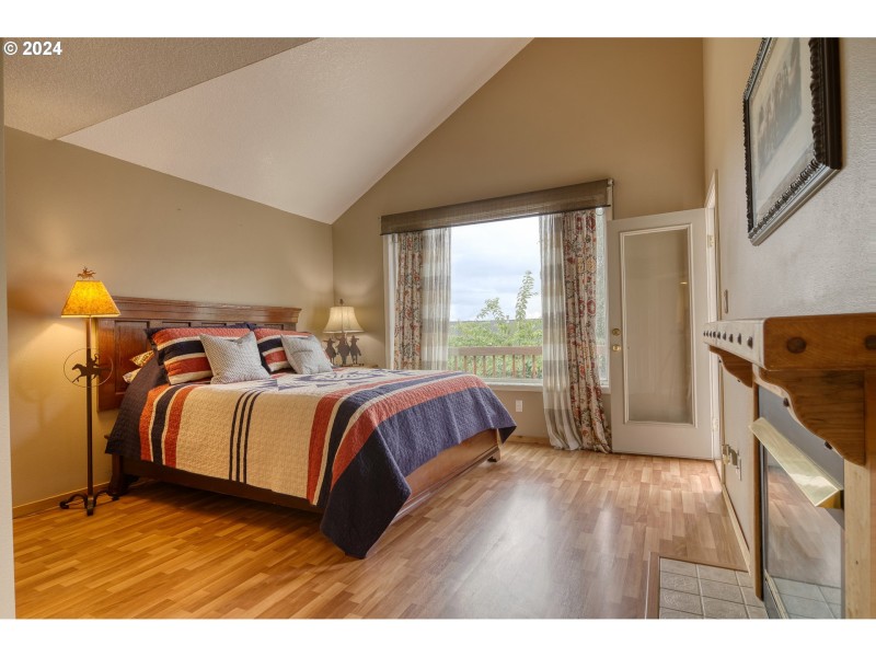 Bedroom, Primary