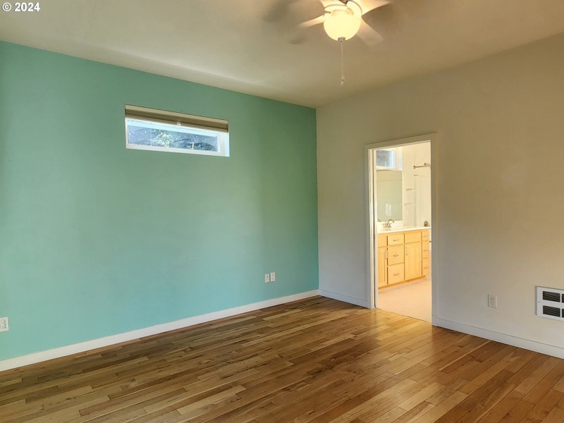 Bedroom, Primary