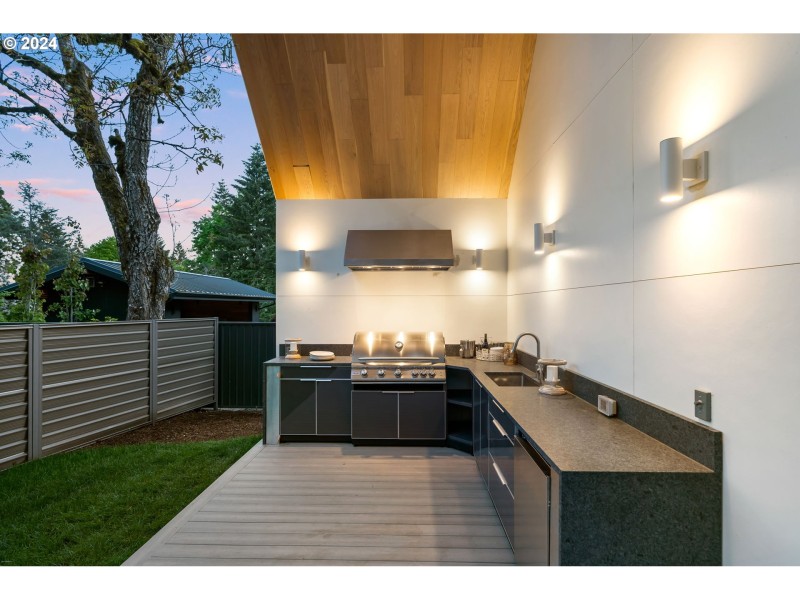 Kitchen/Outside