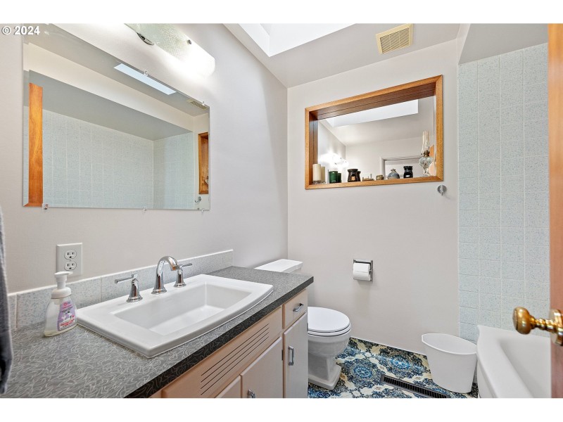 Bathroom, Continental