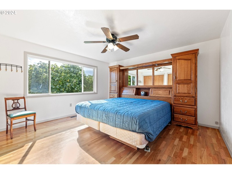 Bedroom, Primary