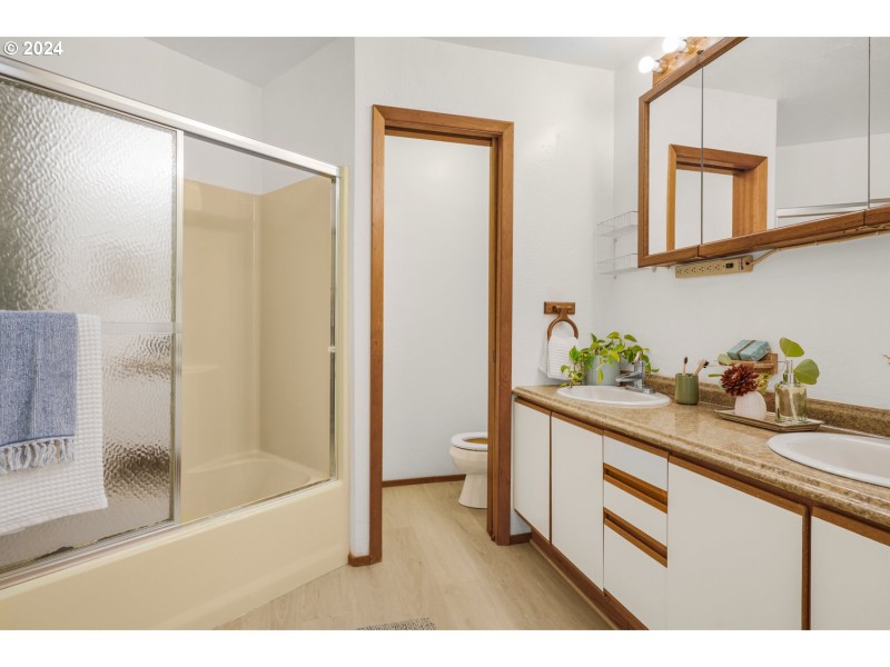 Bathroom, Attached