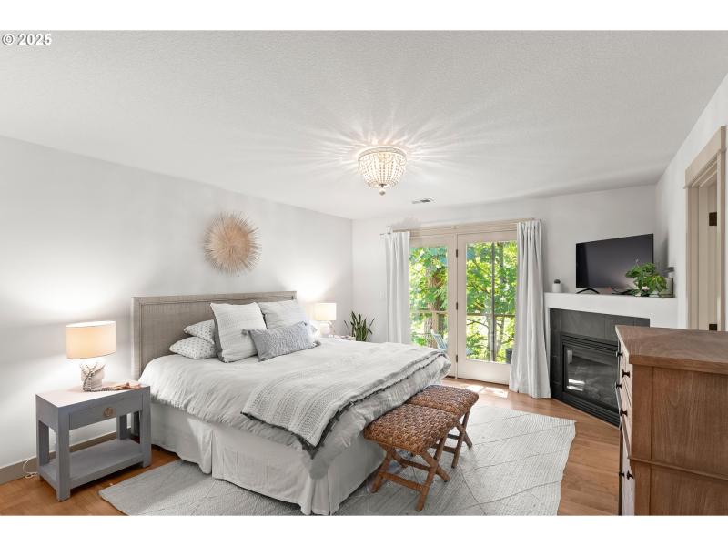 Bedroom, Primary
