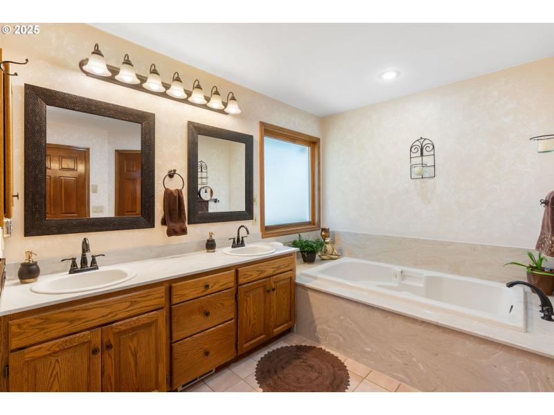 Owner's Suite Bathroom