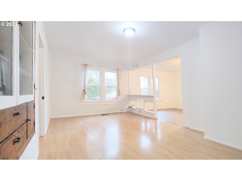 Living Room/Entrance