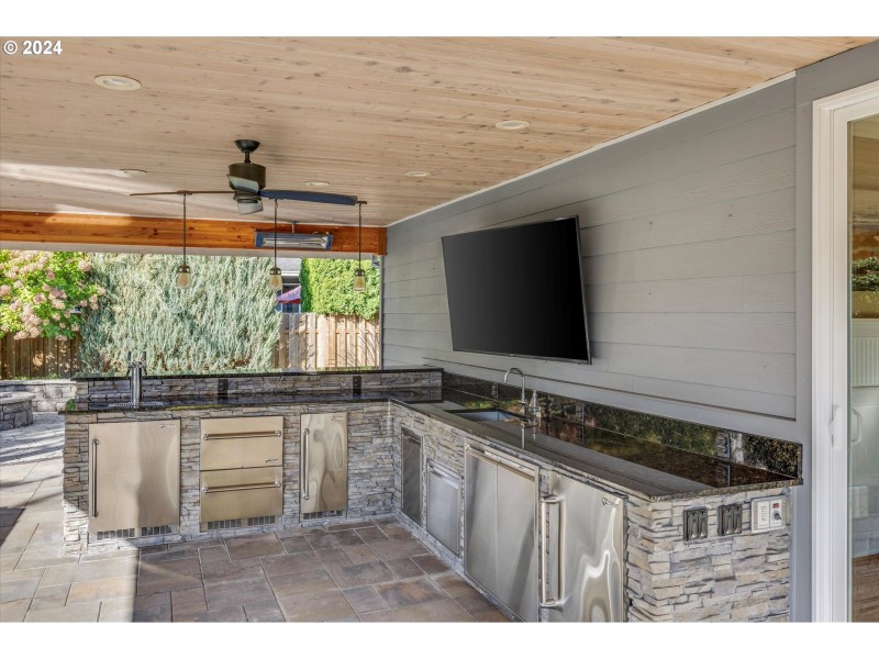 Kitchen/Outside